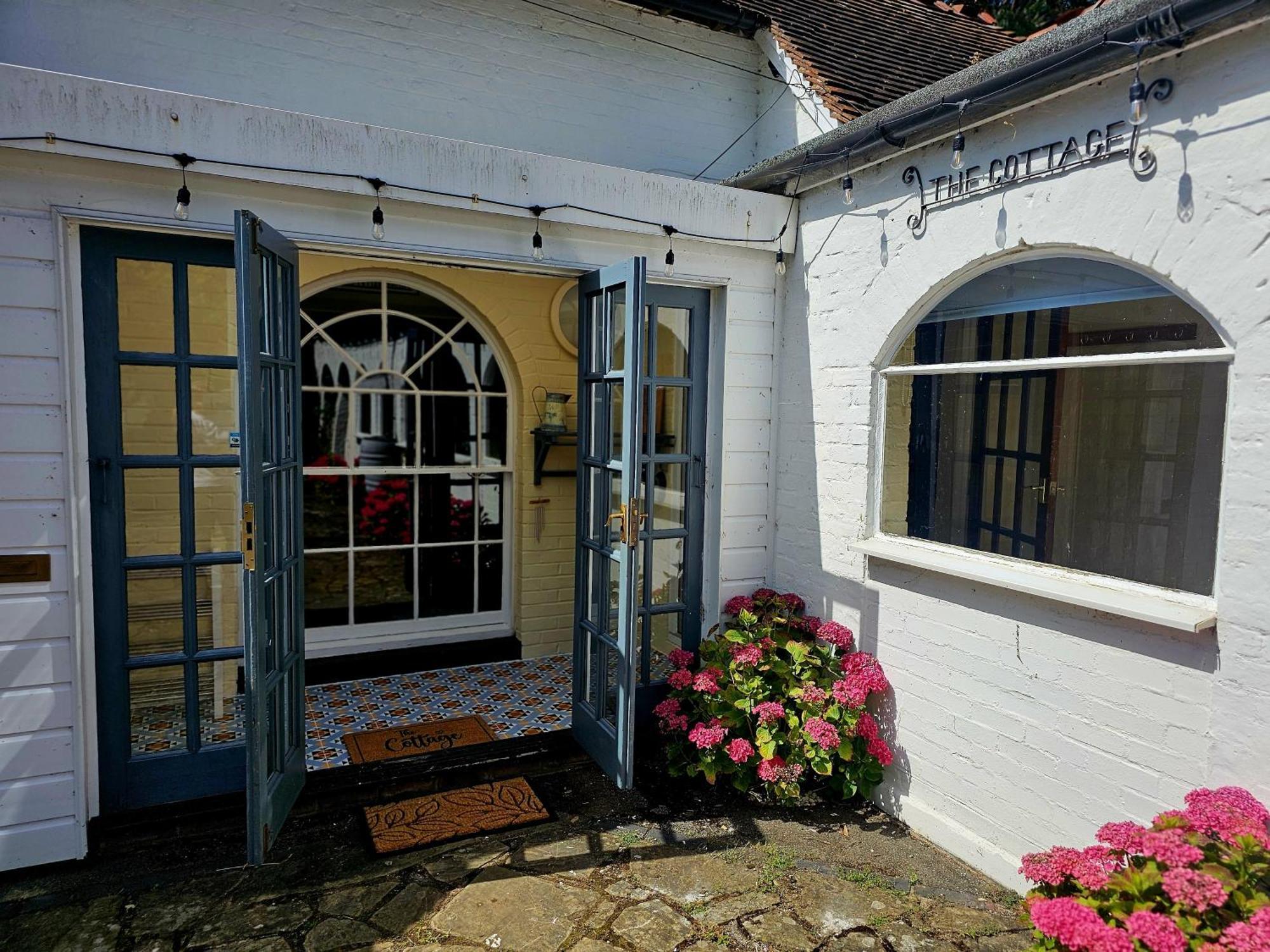 English Farmhouse Cottage Guildford Esterno foto